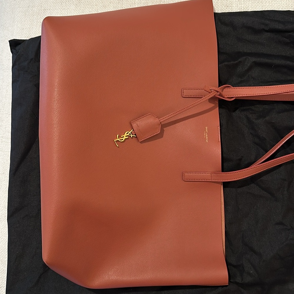 Saint Laurent East/West Shopping Tote - Picture 2 of 10